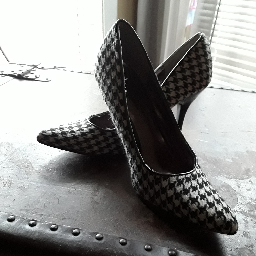 Sz 7.5 Black & White Houndstooth Classic Pumps👠